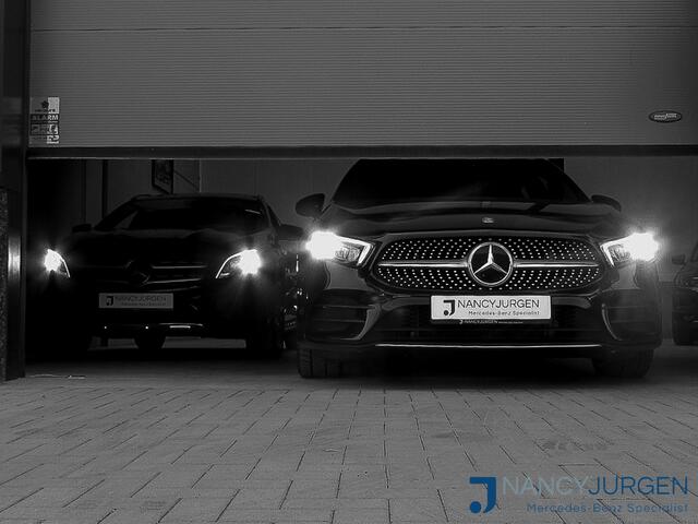 Mercedes-Benz GLC-KLASSE 300e 4M | 2x AMG | 9G Aut | Ambiente | Pano | Distr Pro | Memory Pakket | LED | Sound Pakket | Zwenkb. Trekhaak | Parkeer Pakket | Apple Car Play/Android Auto |