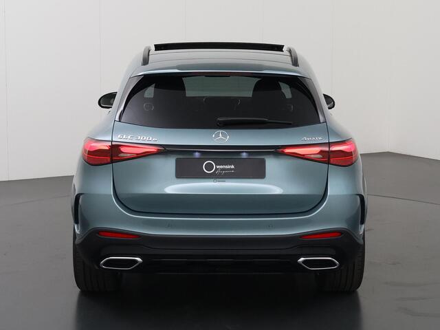 Mercedes-Benz GLC-KLASSE 300e 4MATIC Sport Edition | Night | Panoramadak | Trekhaak | Rijassistentiepakket | Burmester | Head-up display | Digital light | 360 camera |