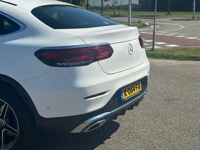 Mercedes-Benz GLC-KLASSE Coupé 200 4MATIC l AMG l Facelift l Schuif - Kanteldak l Camera l MBUX l Stoelverwarming l Parkeer pakket l LED l Elektr. bedienbare achterklep l Airconditioning l Stoelcomfort pakket l UNIEKE KM STAND.