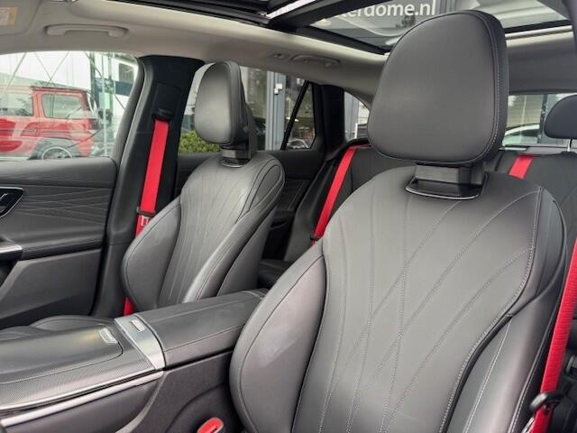 Mercedes-Benz GLC-KLASSE 300e 4MATIC AMG line l Panoramadak l Night l Memory l Wegklapbare trekhaak l Nappa Leder Zwart l MBUX l Multibeam LED l 360 gr Camera l Niveau regeling l Keyless Go l Apple Carplay & Android auto l Winterpakket l Geluid- en Warmte werend glas l Distronic