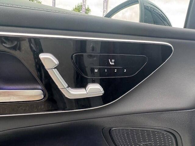 Mercedes-Benz GLC-KLASSE 300e 4MATIC AMG line l Panoramadak l Night l Memory l Wegklapbare trekhaak l Nappa Leder Zwart l MBUX l Multibeam LED l 360 gr Camera l Niveau regeling l Keyless Go l Apple Carplay & Android auto l Winterpakket l Geluid- en Warmte werend glas l Distronic