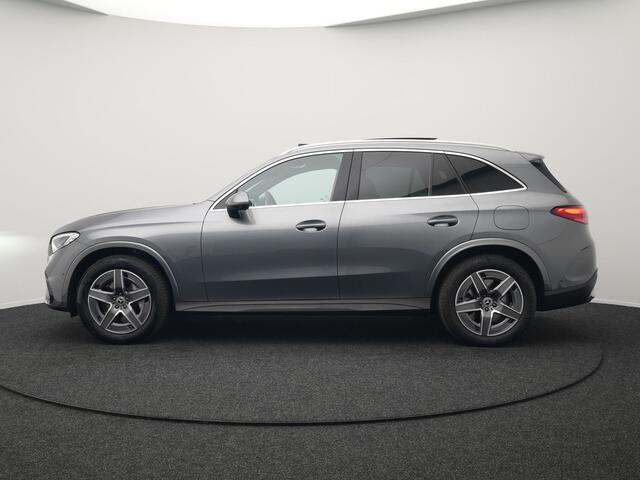 Mercedes-Benz GLC-KLASSE 300e 4MATIC AMG Line Plug In Hybrid 313pk PHEV | Luchtvering | Trekhaak af Fabriek | Panodak | Adaptive Cruise | 4 Wielbesturing | 360 Camera | Lederen Sportstoelen Massage & Ventilatie |