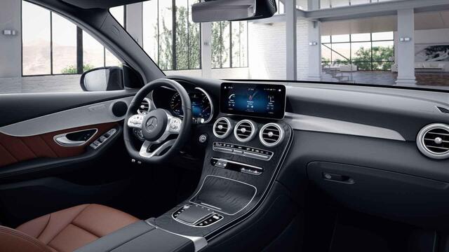 Mercedes-Benz GLC-KLASSE 300e 4MATIC Business Solution AMG | Panoramadak | Bruine bekleding | Trekhaak |