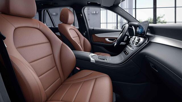 Mercedes-Benz GLC-KLASSE 300e 4MATIC Business Solution AMG | Panoramadak | Bruine bekleding | Trekhaak |
