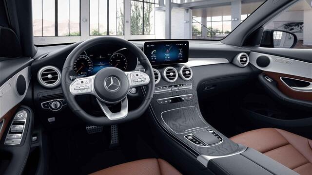 Mercedes-Benz GLC-KLASSE 300e 4MATIC Business Solution AMG | Panoramadak | Bruine bekleding | Trekhaak |