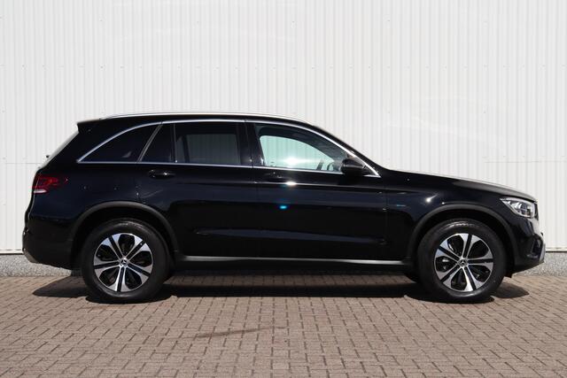 Mercedes-Benz GLC-KLASSE 300e 4MATIC Business Solution PHEV | BTW | Stoelverwarming | Navigatie | Camera | Halfleder