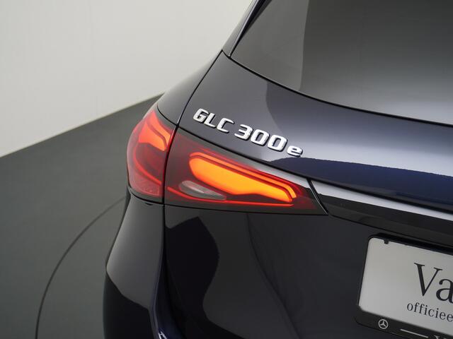 Mercedes-Benz GLC-KLASSE 300e 4MATIC AMG Line // Bj. 11-2022 // Trekhaak // Distronic // BTW // 360 Camera // Memory Stoelen