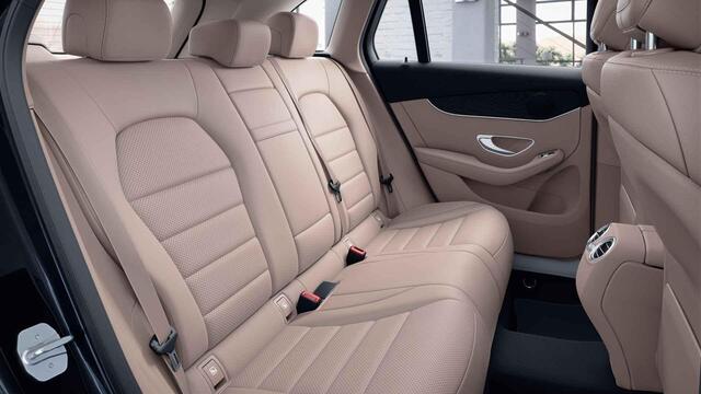 Mercedes-Benz GLC-KLASSE 200 4MATIC Premium | Treeplanken | Stoelverwarming | Widescreen | Multibeam |