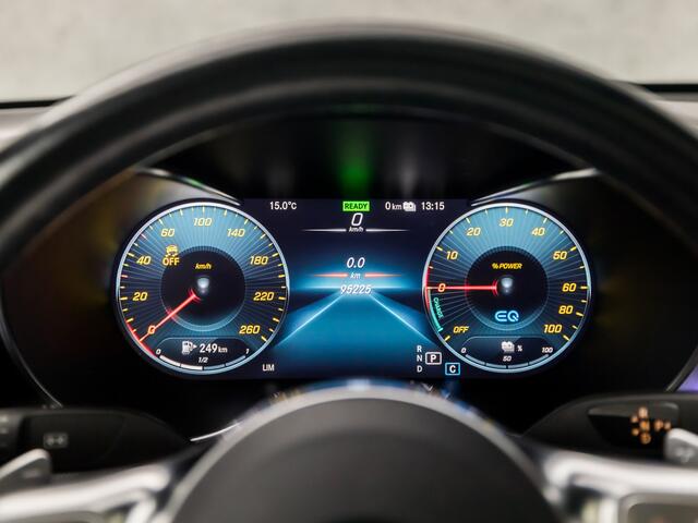 Mercedes-Benz GLC-KLASSE 300e 4MATIC AMG Line 320Pk Automaat (SCHUIFDAK, VIRTUAL COCKPIT, SFEERVERLICHTING, LEDER/ALCANTARA, 360 CAMERA, GROOT NAVI, STOELVERWARMING, NIEUWSTAAT)