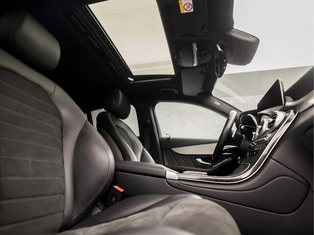 Mercedes-Benz GLC-KLASSE Coupé 300e 4MATIC AMG Sport 320Pk Automaat (SCHUIFDAK, VIRTUAL COCKPIT, SFEERVERLICHTING, LEDER/ALCANTARA, 360 CAMERA, GROOT NAVI, STOELVERWARMING, NIEUWSTAAT)