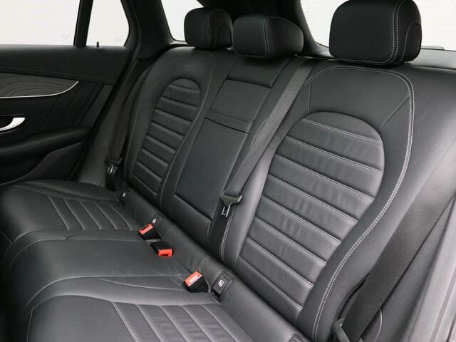 Mercedes-Benz GLC-KLASSE 300 e 4MATIC AMG Premium Plus Plug-In Hybride AMG Line | Panorama Schuif-Kanteldak | 20 Inch AMG Velgen | 360°-camera | Burmester® | Alarm. Inclusief 24 maanden MB Certified garantie voor Europa.