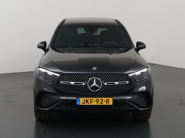 Mercedes-Benz GLC-KLASSE 300e 4MATIC AMG Line | Night | Panoramadak | Rij assistentie pakket | Digital light | Burmester | Winter pakket | Trekhaak |