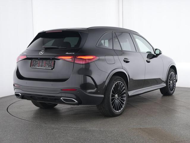 Mercedes-Benz GLC-KLASSE 300 e 4MATIC AMG Plug-In Hybride AMG Line | Night Pakket | Panoarma Schuif-Kanteldak | 20 Inch AMG Velgen | Digital Licht | Burmester® . Inclusief 24 maanden MB Certified garantie voor Europa.