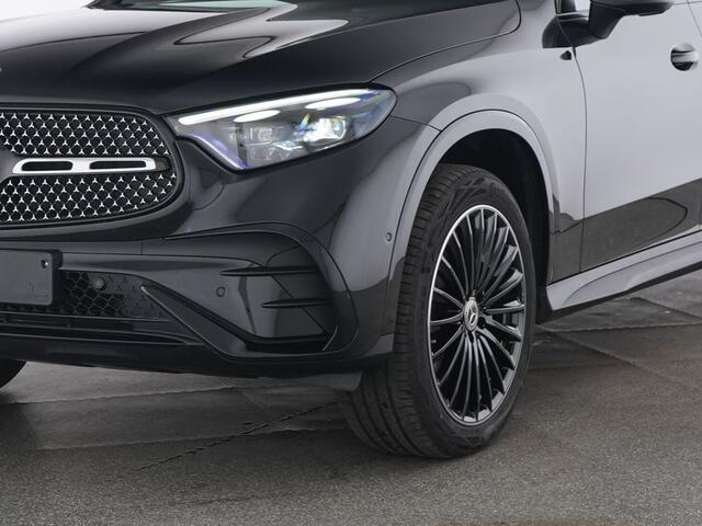 Mercedes-Benz GLC-KLASSE 300 e 4MATIC AMG Plug-In Hybride AMG Line | Night Pakket | Panoarma Schuif-Kanteldak | 20 Inch AMG Velgen | Digital Licht | Burmester® . Inclusief 24 maanden MB Certified garantie voor Europa.