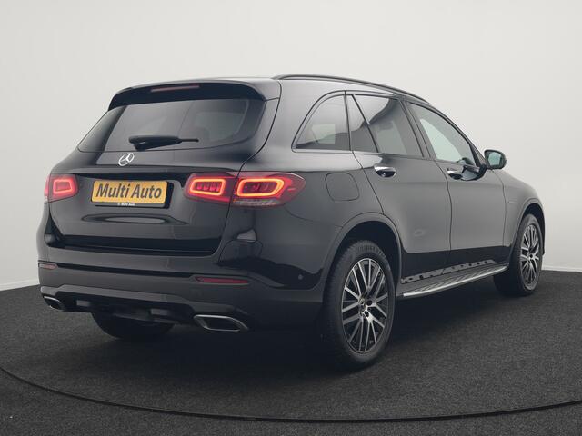 Mercedes-Benz GLC-KLASSE 300e 4MATIC Premium Plug In Hybrid 320pk Dealer O.H PHEV | Adaptive Cruise | Trekhaak af Fabriek | 360 Camera | Night Pakket | Sidesteps | 19"L.M | Keyless | Apple Carplay | Lederen Sportstoelen Verwarmd | Navigatie |