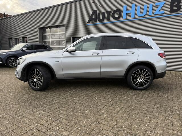 Mercedes-Benz GLC-KLASSE 300e 4MATIC Advantage Carplay Stoelverwarming Achteruitrijcamera LED 20 inch
