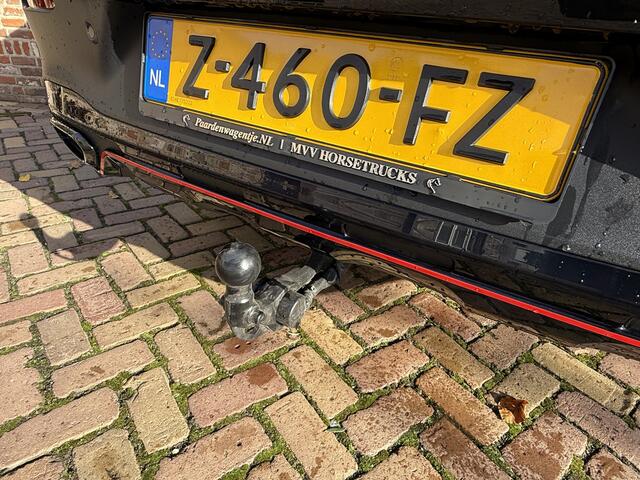 Mercedes-Benz GLC-KLASSE Coupé 300e 4MATIC AMG Line Plug-In Hybride | AMG Styling | Panoramadak | Sfeerverlichting | Trekhaak | LED Koplampen | Achteruitrijcamera | Easy-Pack Achterklep | Keyless-Go | BEZICHTIGEN OP AFSPRAAK