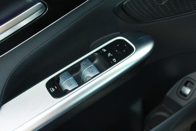 Mercedes-Benz GLC-KLASSE 200 4MATIC AMG Line | Distronic | Trekhaak | Carplay |