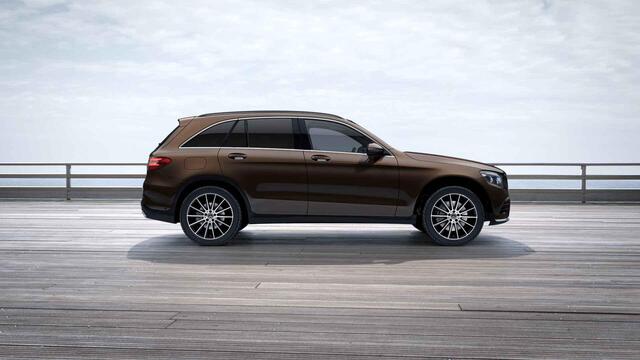 Mercedes-Benz GLC-KLASSE 250 4MATIC Premium | AMG | Panoramadak | Trekhaak | Getint glas | Stoelverwarming | Achteruitrijcamera |
