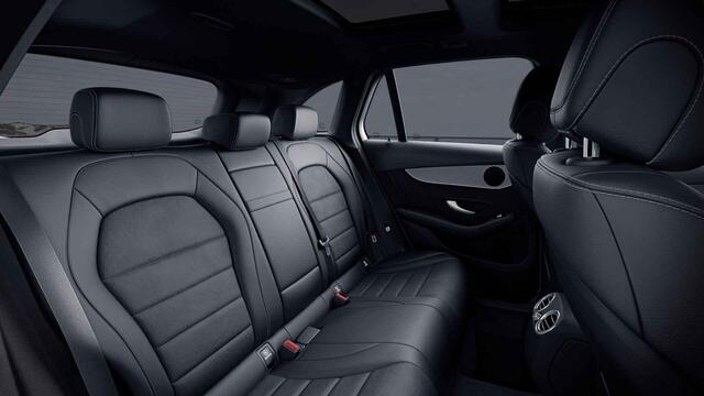 Mercedes-Benz GLC-KLASSE 250 4MATIC Premium | AMG | Panoramadak | Trekhaak | Getint glas | Stoelverwarming | Achteruitrijcamera |