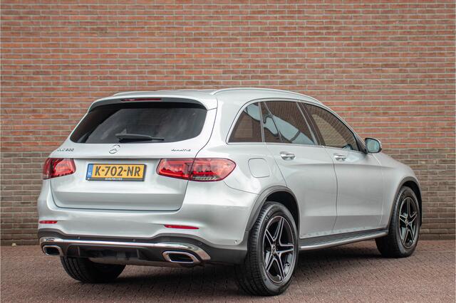 Mercedes-Benz GLC-KLASSE 300 4MATIC AMG Line, Panoramadak, Carplay, Stoelverwarming, Keyless, Trekhaak, Leder, Camera, Full LED.