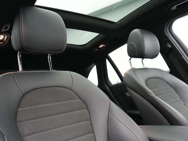 Mercedes-Benz GLC-KLASSE 300e 4MATIC Premium Plug In Hybrid 320pk PHEV | Trekhaak Af Fabriek | Panodak | Adaptive Cruise | Camera | Alcantara Sportstoelen Memory & Verwarmd | Sfeerverlichting | Apple Carplay | Blis | Navigatie | DAB |