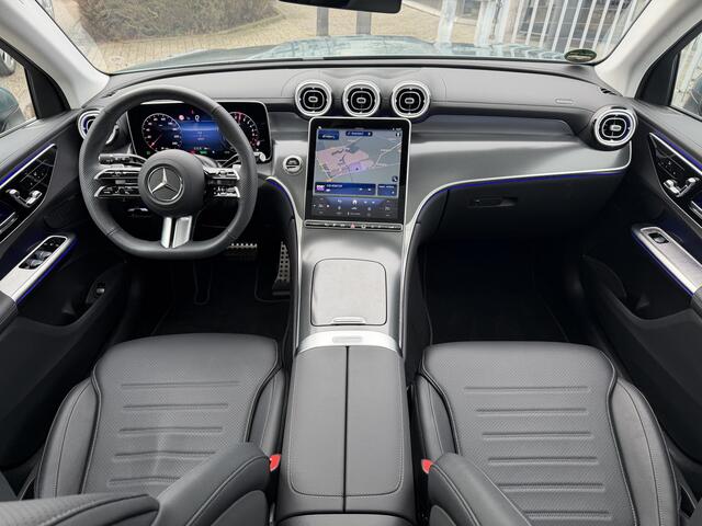 Mercedes-Benz GLC-KLASSE 300e 4MATIC AMG Pano-Dak | Trekhaak | Leer |