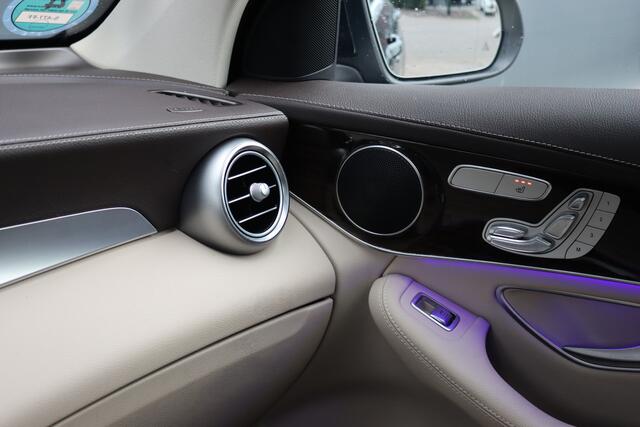 Mercedes-Benz GLC-KLASSE 300e 4MATIC Premium Plus | Distronic+ | Panoramadak | Memory | Leder | Trekhaak | Camera | Sfeerverlichting | Augmented Reality | Stoelverwarming |