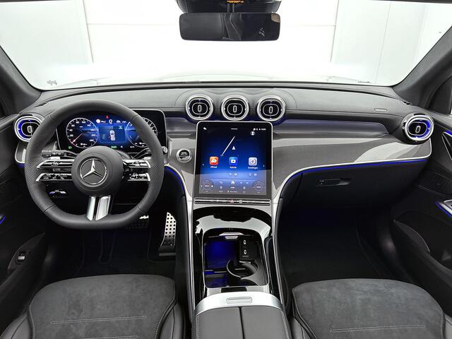 Mercedes-Benz GLC-KLASSE 300e 4MATIC Sport Edition | Premium pakket | Trekhaak | Treeplanken | Rijassistentiepakket Plus | Nightpakket | 20'' multispaaks velgen | DIGITAL LIGHT | 360°-camera | Memorypakket | Augmented Reality navigatie |