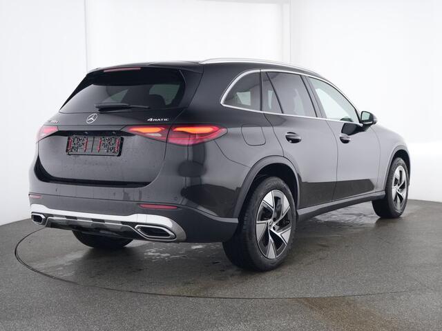 Mercedes-Benz GLC-KLASSE 300 e 4MATIC Plug-In Hybride Trekhaak | Head-up-Display | Parkeerpakket met 360°-camera | Apple CarPlay | Memory Voorstoelen | Stuur en Stoelverwarming. Inclusief 24 maanden MB Certified garantie voor Europa.
