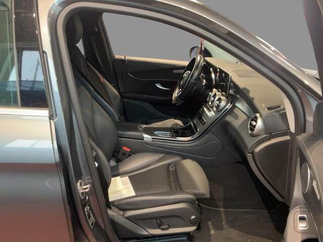 Mercedes-Benz GLC-KLASSE 300e 4MATIC 320pk PHEV | Trekhaak | 19 inch | Stoelverwarming | Adaptive cruise control | Achteruitrijcamera | Elektrisch verstelbare stoelen | Elektrsich verstelbare stoelen | 2 bandensets