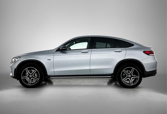Mercedes-Benz GLC-KLASSE Coupé 300 e 4MATIC Business Solution AMG Achteruitrijcamera | Apple CarPlay | Treeplanken | Spoiler | Inclusief 24 maanden MB Certified garantie voor Europa.
