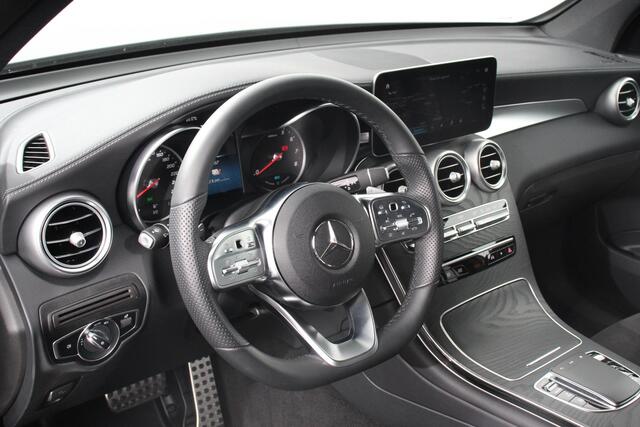 Mercedes-Benz GLC-KLASSE 300e 4-MATIC Business AMG Night Pack | Full LED | Trekhaak | Navigatie | PDC | Camera | MBUX