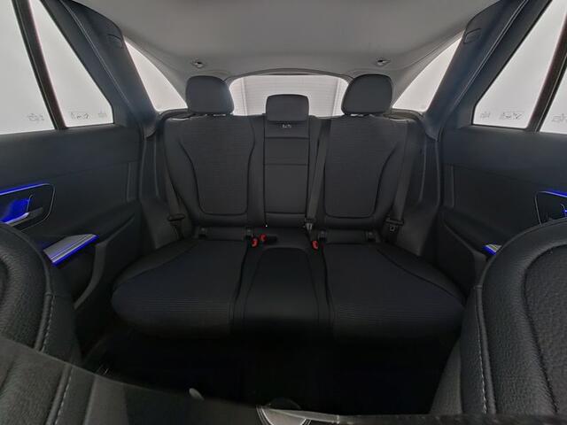 Mercedes-Benz GLC-KLASSE 300 e 4MATIC Plug-In Hybride Trekhaak | Ledkoplampen | Memory Voorstoelen | Achteruitrijcamera | Sfeerverlichting | Dodehoekassistent. Inclusief 24 maanden Mercedes-Benz Certified garantie voor Europa.