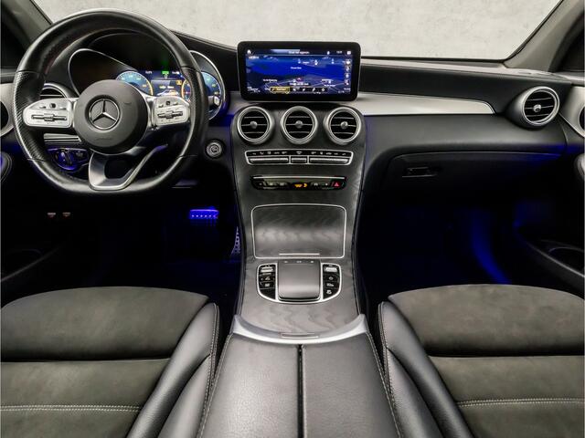 Mercedes-Benz GLC-KLASSE 300e 4MATIC AMG Line 320Pk Automaat (SCHUIFDAK, VIRTUAL COCKPIT, SFEERVERLICHTING, LEDER/ALCANTARA, 360 CAMERA, GROOT NAVI, STOELVERWARMING, NIEUWSTAAT)