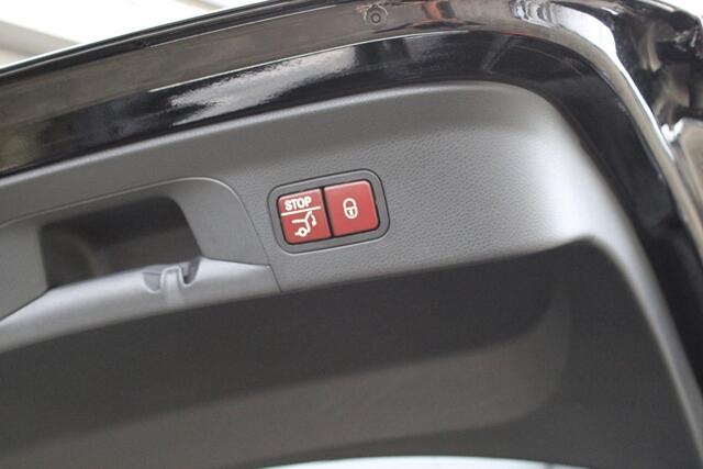 Mercedes-Benz GLC-KLASSE Coupé 250 4M AMG Luchtvering | Memory | Night | Spoorassistent | Keyless | Comand | Treeplanken