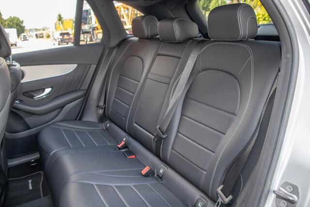 Mercedes-Benz GLC-KLASSE 300 4MATIC AMG Line, Panoramadak, Carplay, Stoelverwarming, Keyless, Trekhaak, Leder, Camera, Full LED.