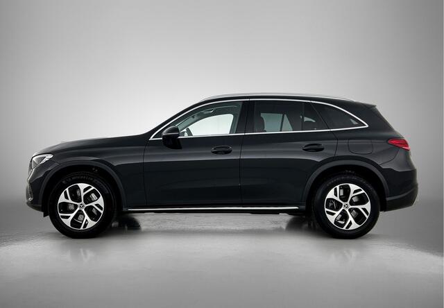 Mercedes-Benz GLC-KLASSE 300 e 4MATIC Luxury Line Lichtmetalen velgen | Navigatie | Parking support met camera achter | stuur verwarming |memory stoelen| Inclusief 24 maanden MB Certified garantie voor Europa.