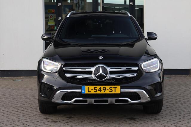Mercedes-Benz GLC-KLASSE 300e 4MATIC Business Solution NL auto 1e eigenaar elektrische achterklep leder elektrische stoelverstelling + verwarming LED High performance privacy glas dodehoek detectie volledig digitaal instrumenten paneel