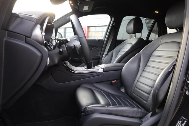 Mercedes-Benz GLC-KLASSE 300e 4MATIC Business Solution NL auto 1e eigenaar elektrische achterklep leder elektrische stoelverstelling + verwarming LED High performance privacy glas dodehoek detectie volledig digitaal instrumenten paneel