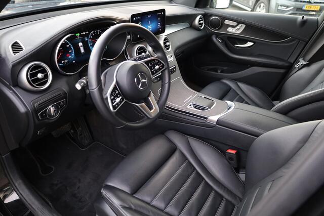Mercedes-Benz GLC-KLASSE 300e 4MATIC Business Solution NL auto 1e eigenaar elektrische achterklep leder elektrische stoelverstelling + verwarming LED High performance privacy glas dodehoek detectie volledig digitaal instrumenten paneel