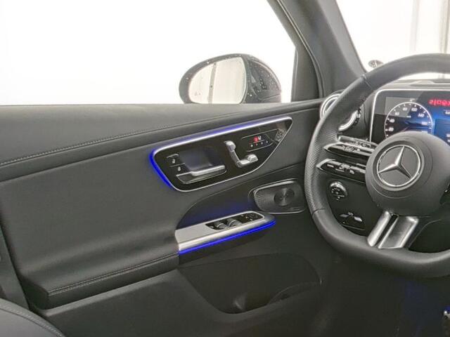 Mercedes-Benz GLC-KLASSE 400e 4MATIC AMG 381 PK I 2025 I Panorama dak I Head-up I 360 camera I Trekhaak I Burmester I Keyless Go I 20'' velgen I I Niveau regeling I Verwarmd stuurwiel I Stoelverwarming I Sfeerverlichting I Nightpakket I Winterpakket I