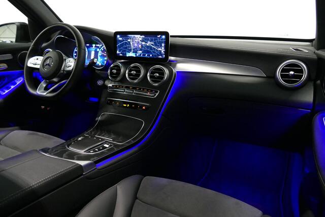 Mercedes-Benz GLC-KLASSE 300e 4MATIC AMG Line / Panamericana Grille / Panoramadak / Elektr. verstelbare voorstoelen + memory / Apple Carplay - Android Auto / Sfeerverlichting / Rondomzichtcamera / MANUFAKTUR kleur / Elektr. wegklapbare trekhaak / 21'' LMV / Keyless / LED High Per