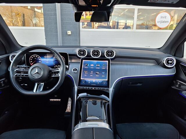 Mercedes-Benz GLC-KLASSE 300e 4MATIC AMG Line | Panoramadak | Trekhaak | Burmester | 360° camera | Rijassistentiepakket | Achterasbesturing | Memory pakket | Dodehoekassistentie | Smartphone integratie | DIGITAL LIGHT | Keyless-GO | Elektrische achterklep
