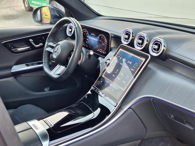 Mercedes-Benz GLC-KLASSE 300e 4MATIC AMG Line | Panoramadak | Trekhaak | Burmester | 360° camera | Rijassistentiepakket | Achterasbesturing | Memory pakket | Dodehoekassistentie | Smartphone integratie | DIGITAL LIGHT | Keyless-GO | Elektrische achterklep