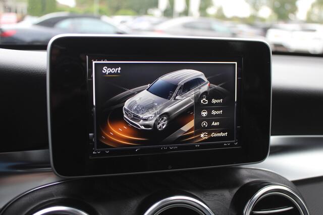 Mercedes-Benz GLC-KLASSE Coupé 250 4MATIC Business Solution AMG / Camera / Burmester / Memory Seats / Leer&Alcantara / 19'' / Dodehoek / Navigatie / Stoelverwarming / Cruise Control