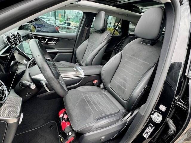 Mercedes-Benz GLC-KLASSE 300e 4MATIC AMG I Airmatic l Gestuurde achteras l Panoramadak l Burmester l Distronic l LED met adaptief groot licht assistent l Memory l MBUX l Wegklapbare trekhaak l Sfeerverlichting l 360 Camera | Techniek- pakket l Winter pakket l Smartphone integrati