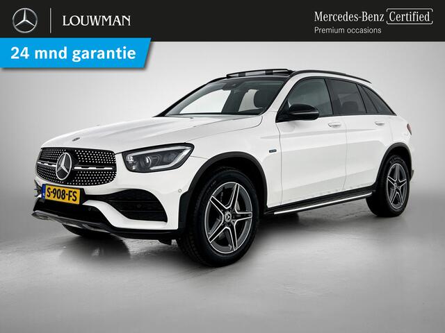 Mercedes-Benz GLC-KLASSE 300 e 4MATIC Business Solution AMG Panoramadak | 5 spaaks AMG lichtmetalen velgen | Treeplanken | Navigatie | Parking support | Inclusief 24 maanden MB Certified garantie voor Europa.