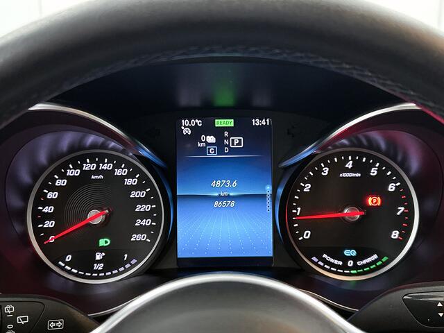 Mercedes-Benz GLC-KLASSE 300 e 4MATIC Business Solution AMG Panoramadak | 5 spaaks AMG lichtmetalen velgen | Treeplanken | Navigatie | Parking support | Inclusief 24 maanden MB Certified garantie voor Europa.