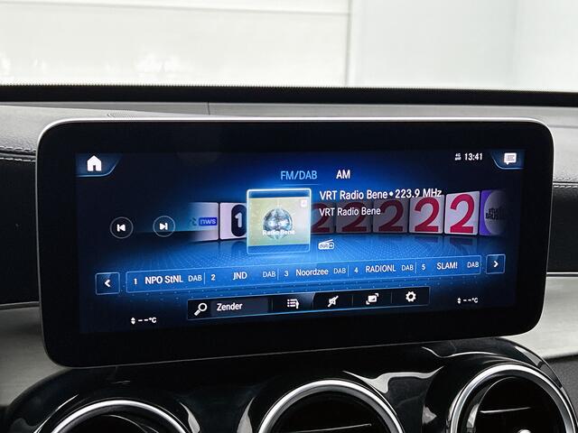 Mercedes-Benz GLC-KLASSE 300 e 4MATIC Business Solution AMG Panoramadak | 5 spaaks AMG lichtmetalen velgen | Treeplanken | Navigatie | Parking support | Inclusief 24 maanden MB Certified garantie voor Europa.